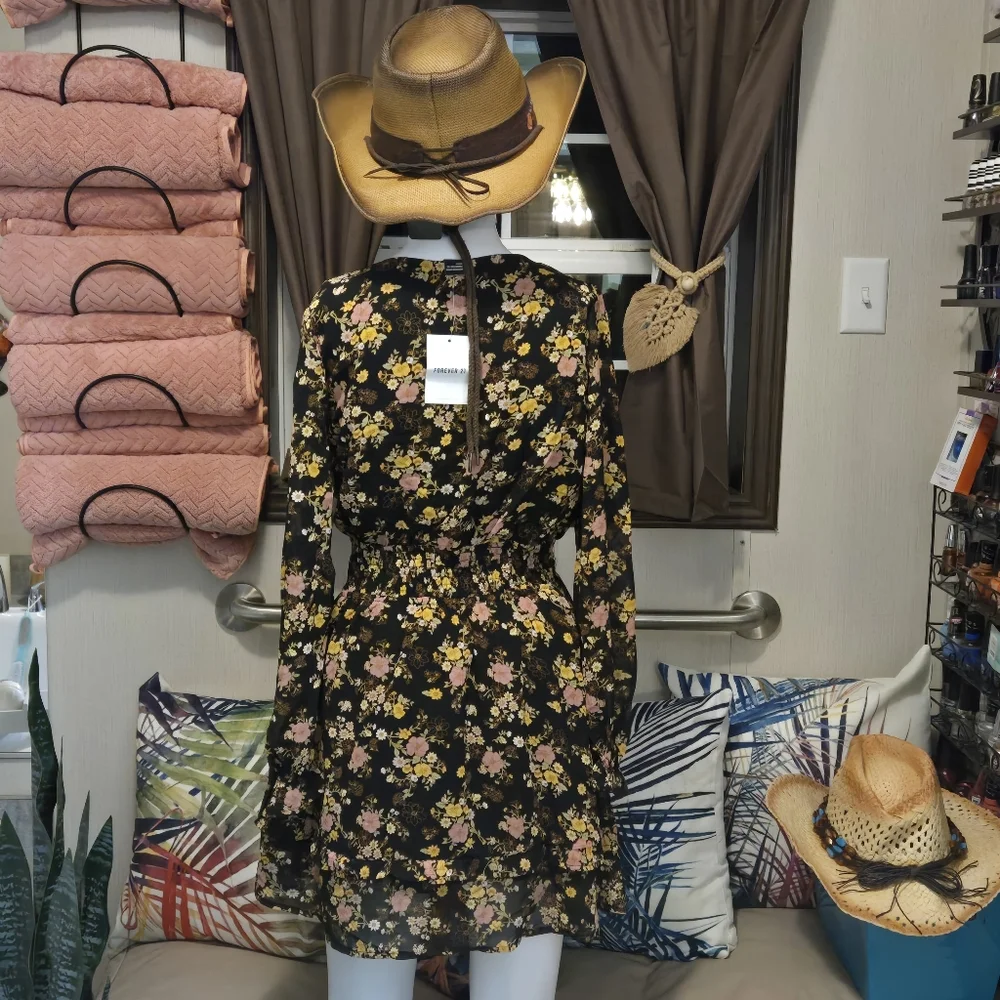 New !    Black Floral Peasant Dress - Picture 5 of 6